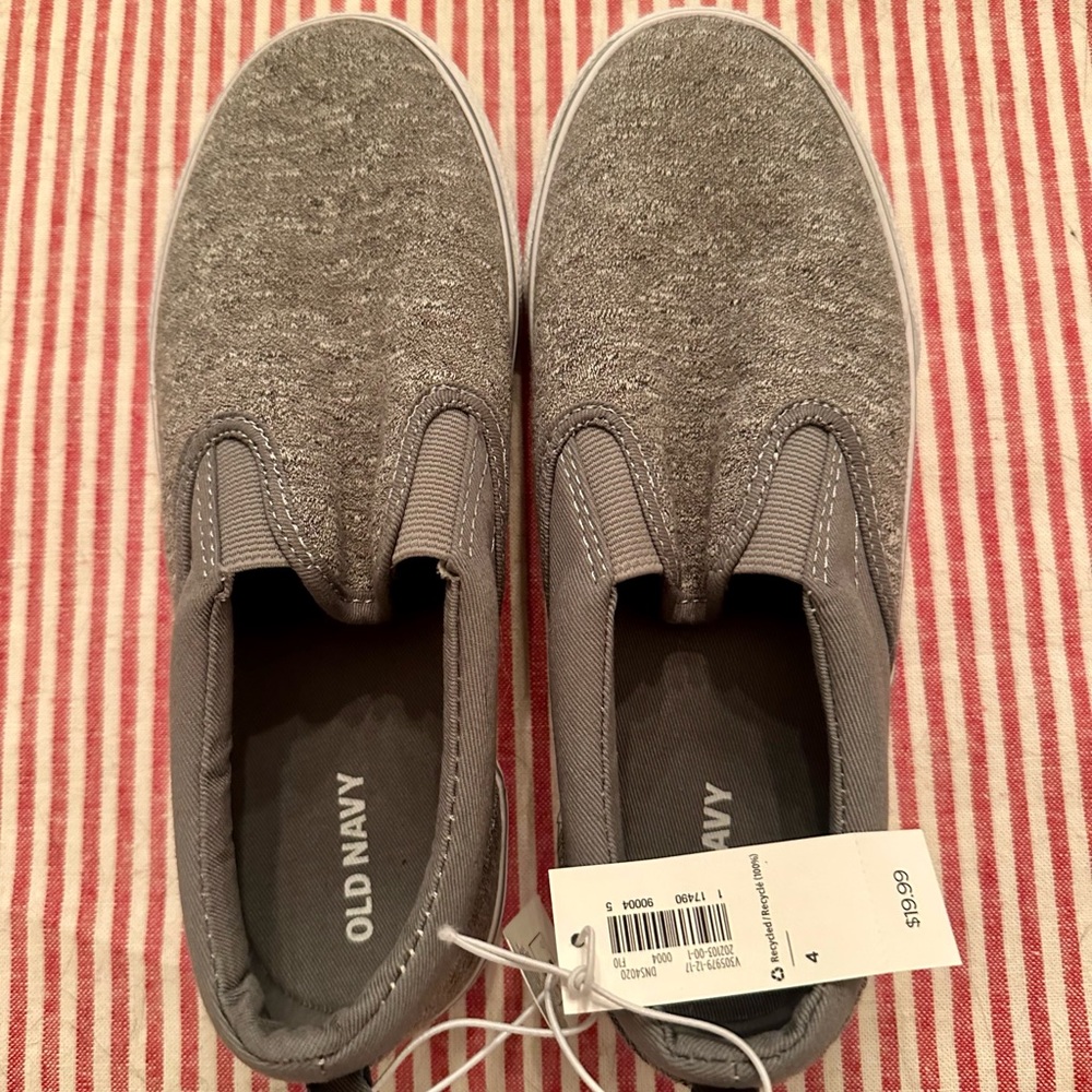 Old Navy Gray Youth Slip-On Shoes, size 4
